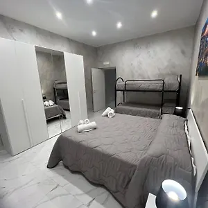 Casa vacanze Sweethousenelcuoredinapoli, Napoli